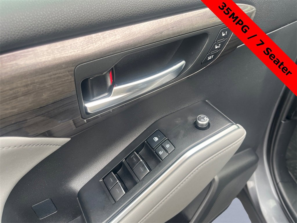 Used 2021 Toyota Highlander Limited image 9
