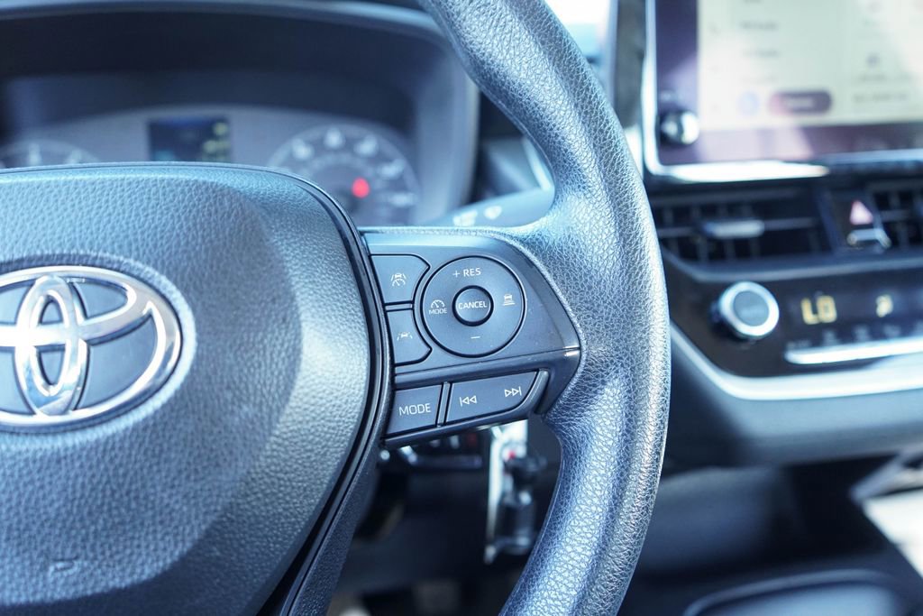 Used 2025 Toyota Corolla LE image 24
