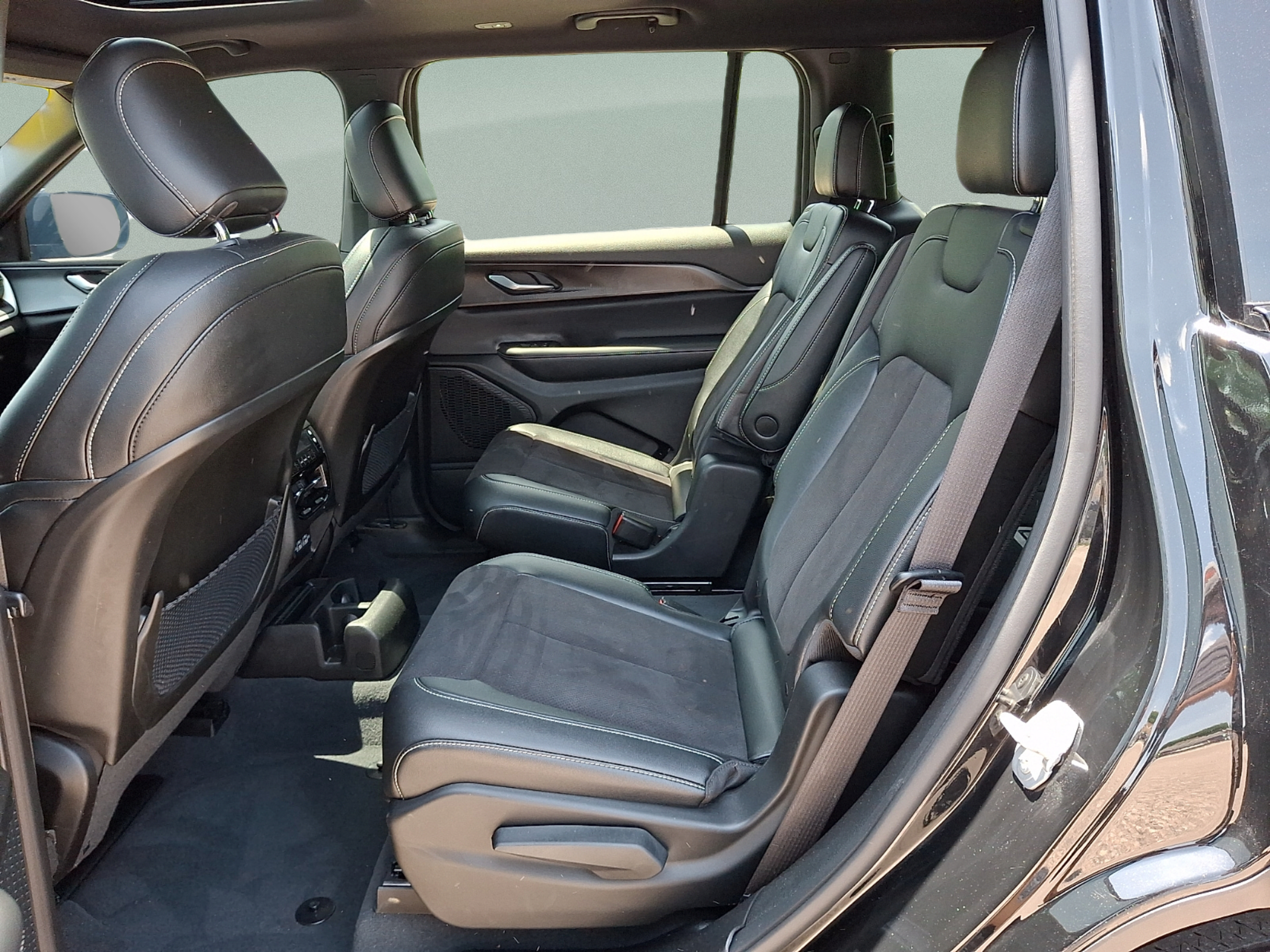 Certified 2023 Jeep Grand Cherokee L Laredo AWD/4WD image 8