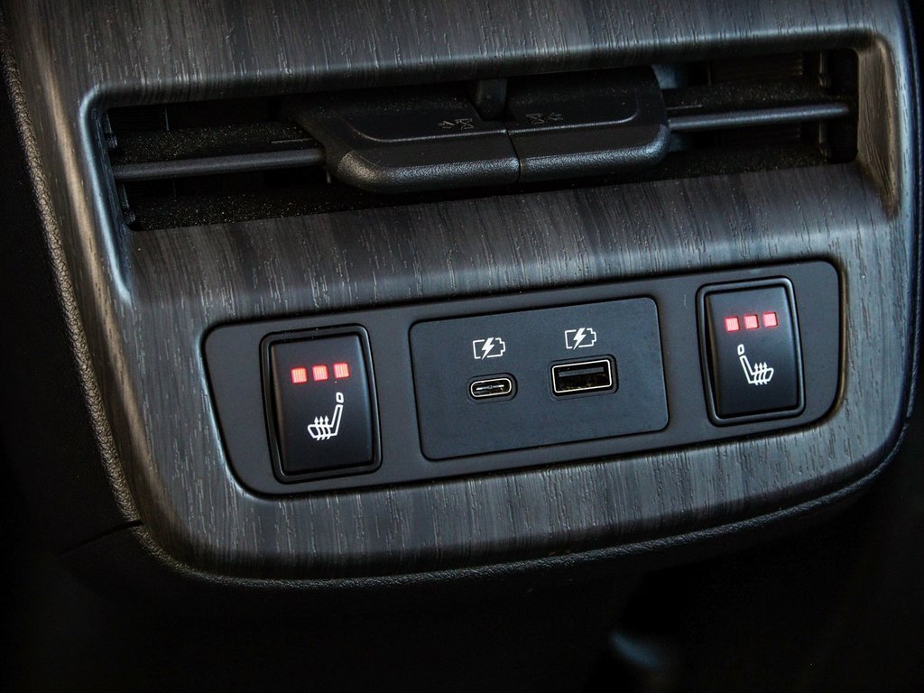 Used 2023 Nissan Ariya AWD image 36