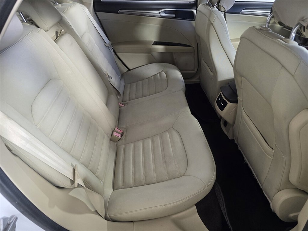 Used 2015 Ford Fusion SE image 27