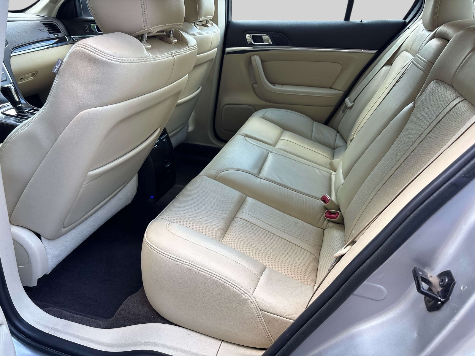 Used 2013 Lincoln MKS FWD image 10