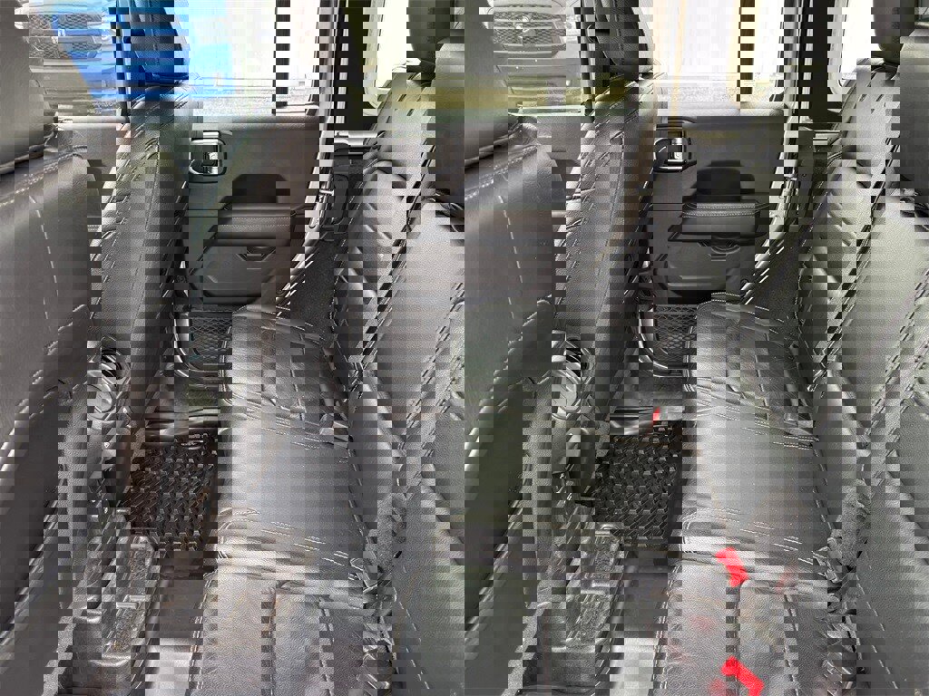 Used 2018 Jeep Wrangler Unlimited Sahara image 29