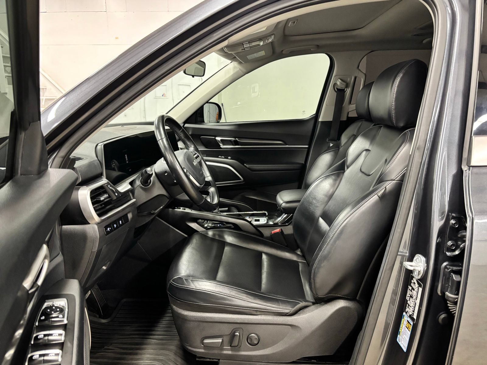 Used 2024 Kia Telluride S w/ S Sunroof Package FWD image 16