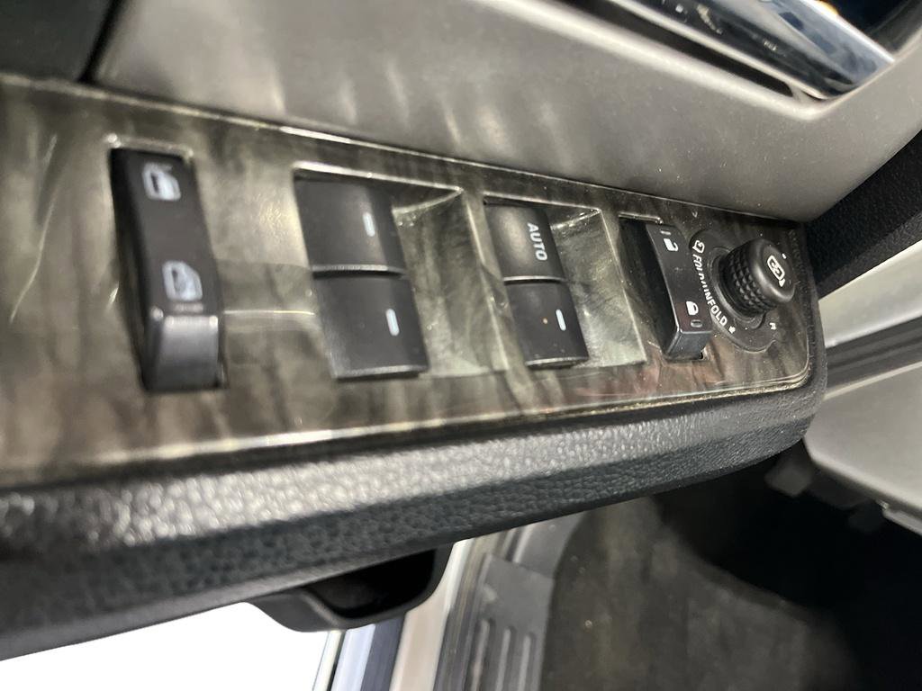 Used 2016 Ford Expedition Limited w/ Equipment Group 301A AWD/4WD image 12