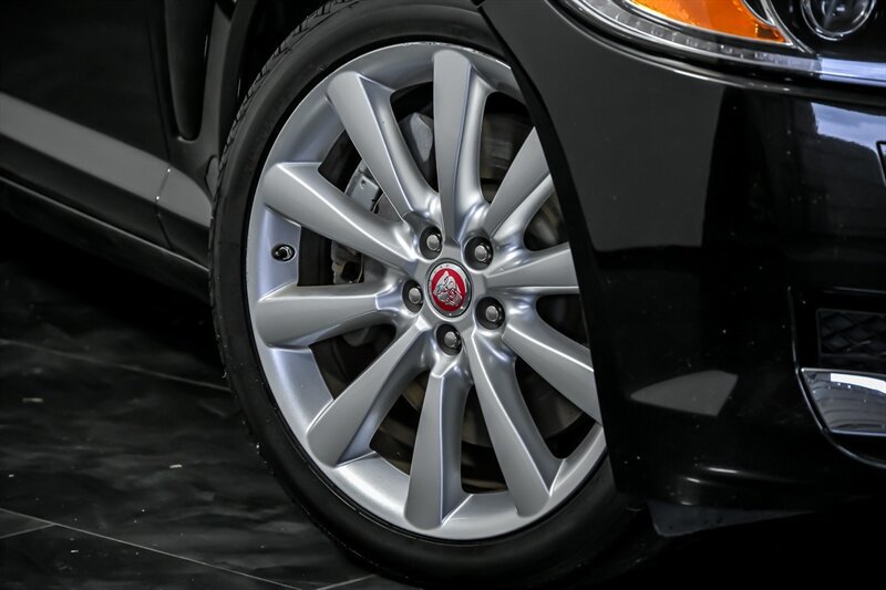 Used 2013 Jaguar XF 3.0 AWD/4WD image 3