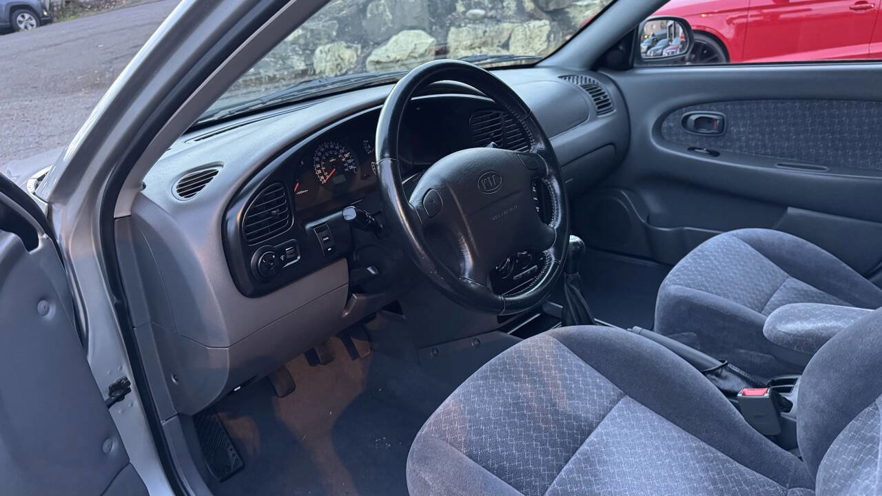 Used 2004 Kia Spectra Hatchback image 26