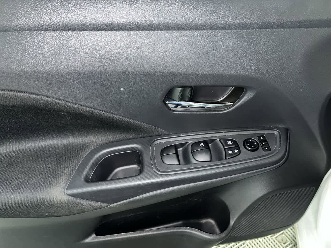 Used 2022 Nissan Versa SV FWD image 13
