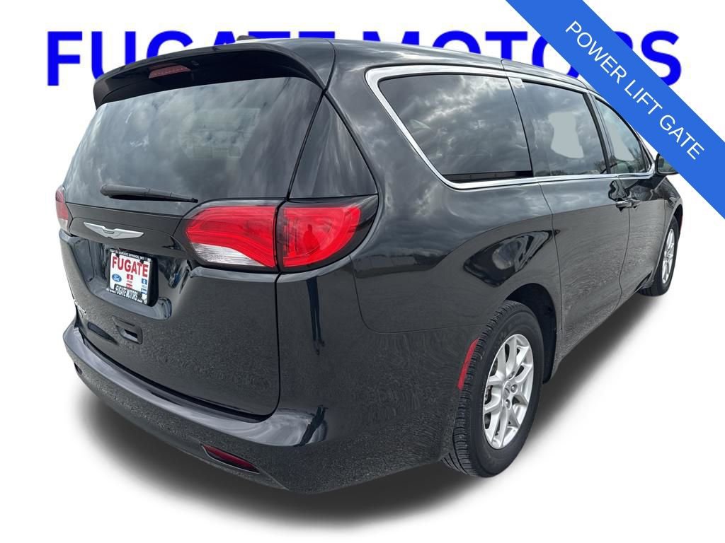 Used 2023 Chrysler Voyager LX image 6