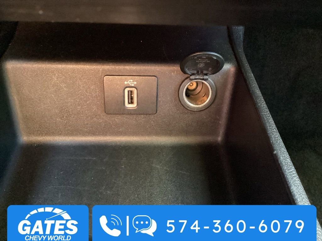 Used 2018 Ford Fusion SE w/ Fusion SE Technology Package FWD image 16
