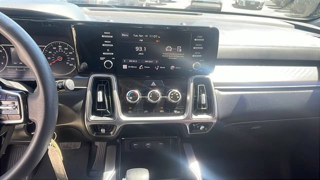 Used 2023 Kia Sorento LX FWD image 14