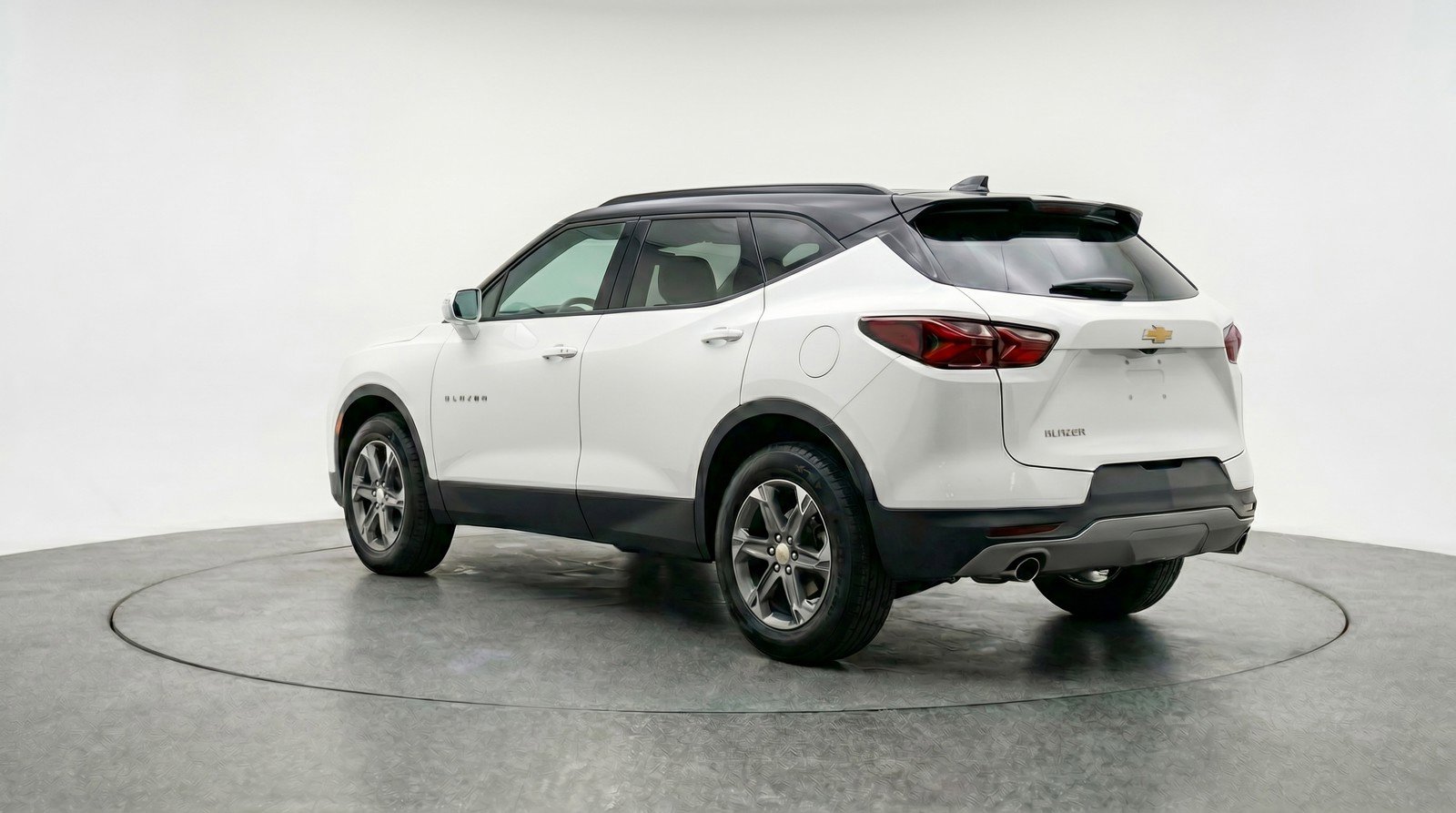 Used 2025 Chevrolet Blazer LT FWD image 6