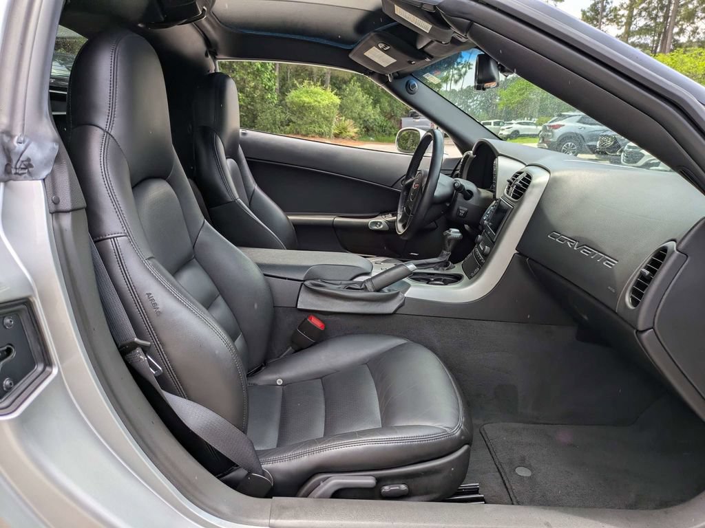 Used 2005 Chevrolet Corvette Coupe w/ Preferred Equipment Group RWD image 16