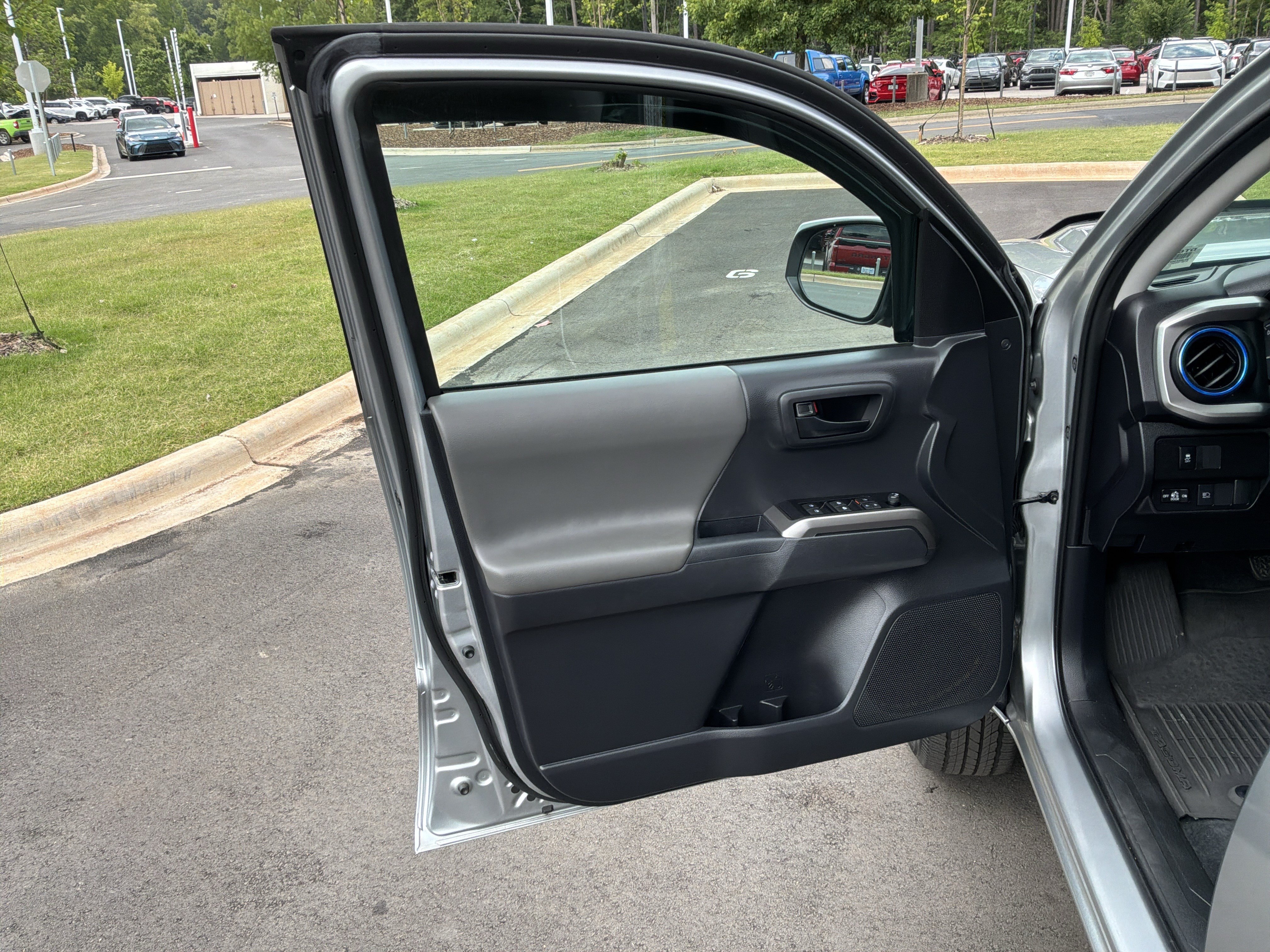 Used 2023 Toyota Tacoma SR5 RWD image 14