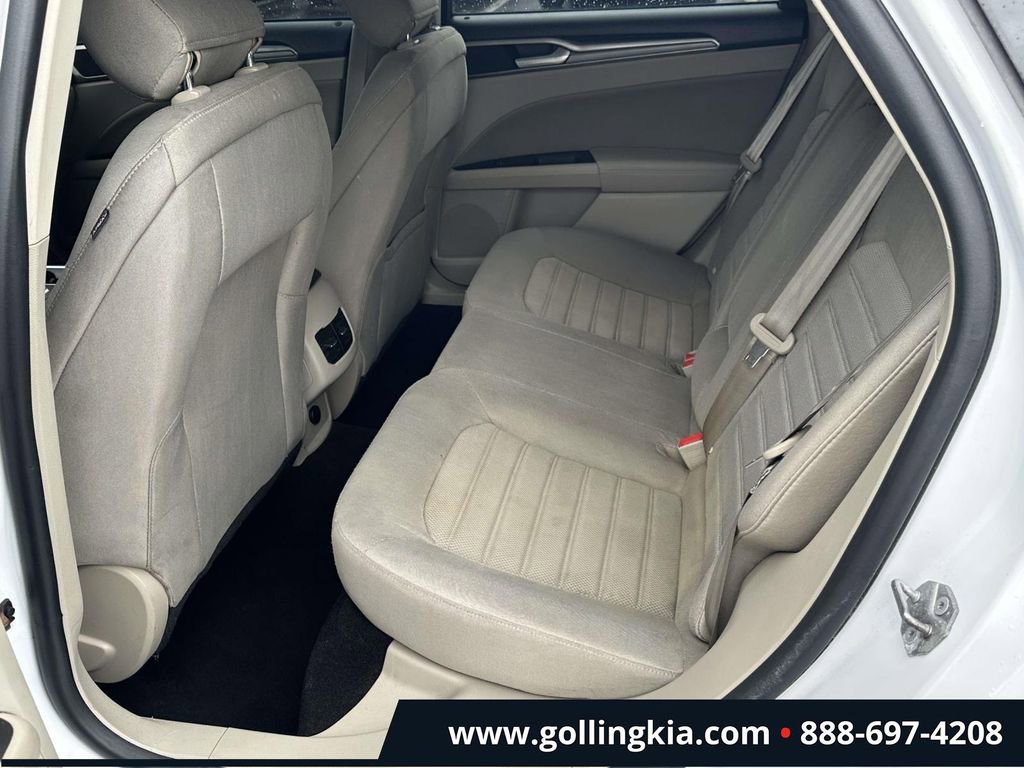 Used 2020 Ford Fusion SE FWD image 10