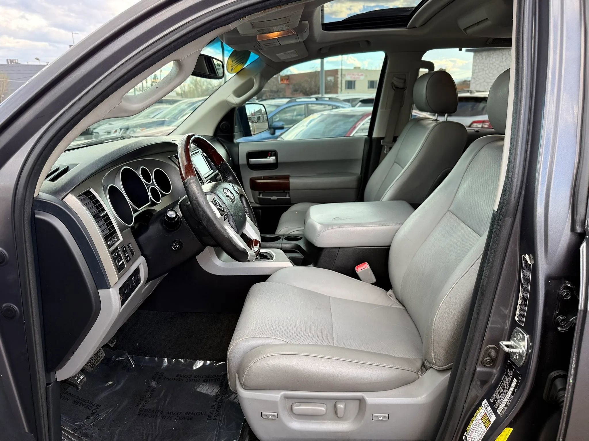 Used 2014 Toyota Sequoia Platinum w/ Preferred Accessory Package AWD/4WD image 12