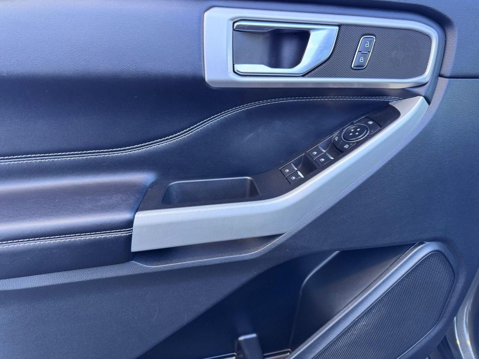 Used 2022 Ford Explorer XLT w/ Equipment Group 202A image 20