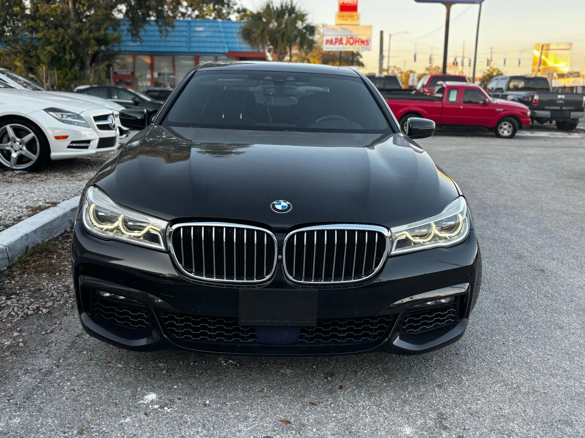 Used 2017 BMW 750i image 3