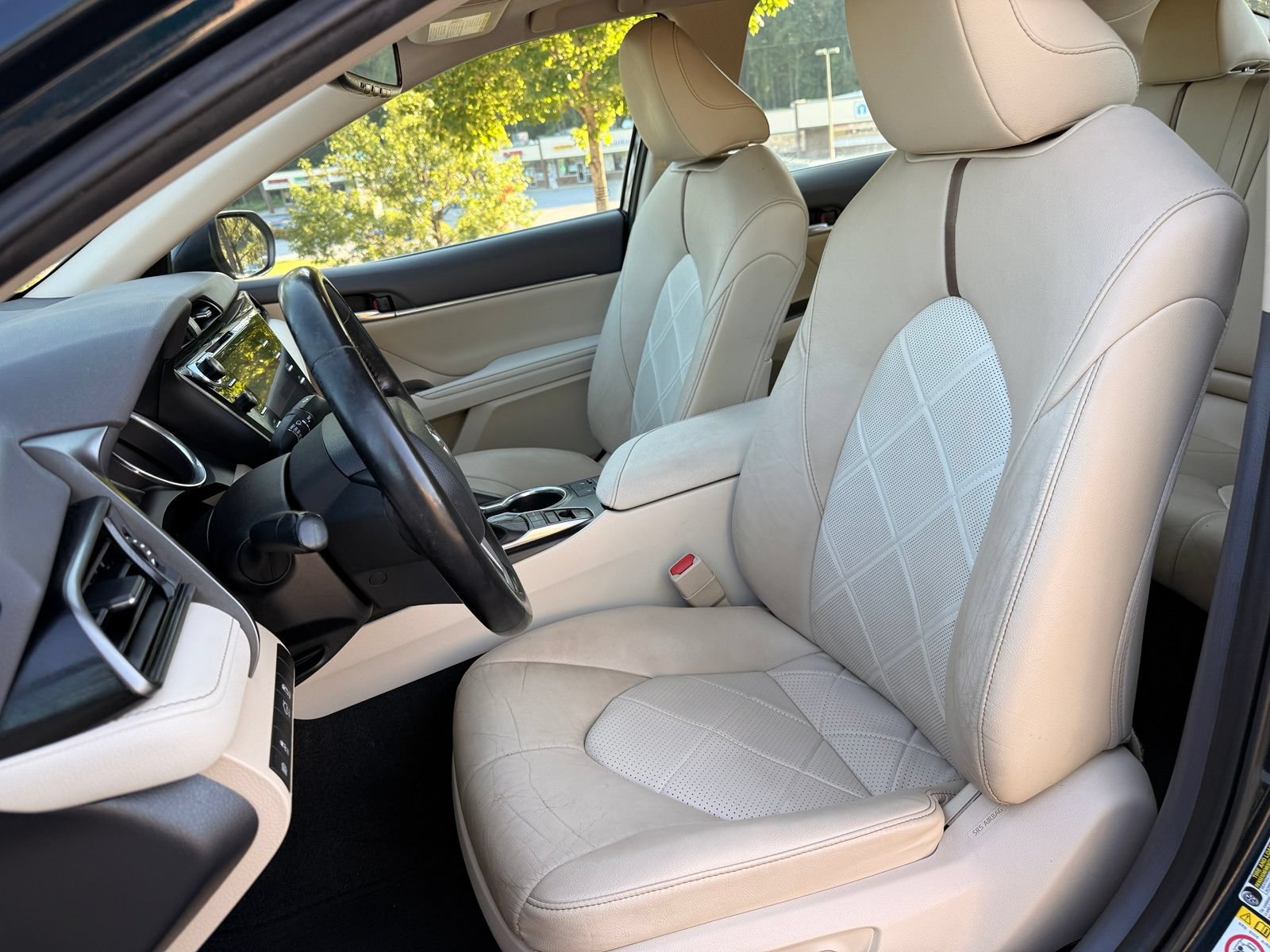 Used 2019 Toyota Camry XLE w/ Carpet Mat Package FWD image 35
