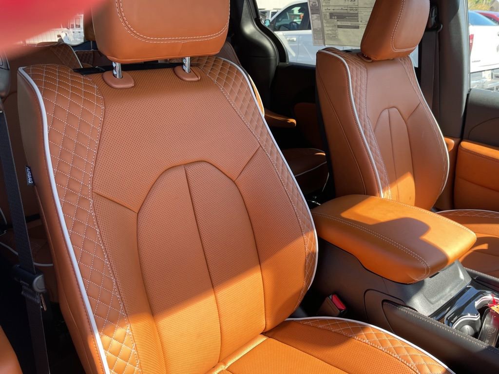 New 2026 Chrysler Pacifica Pinnacle image 18