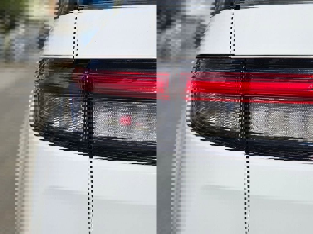 New 2025 Jeep Grand Cherokee Limited w/ Black Appearance Package image 9