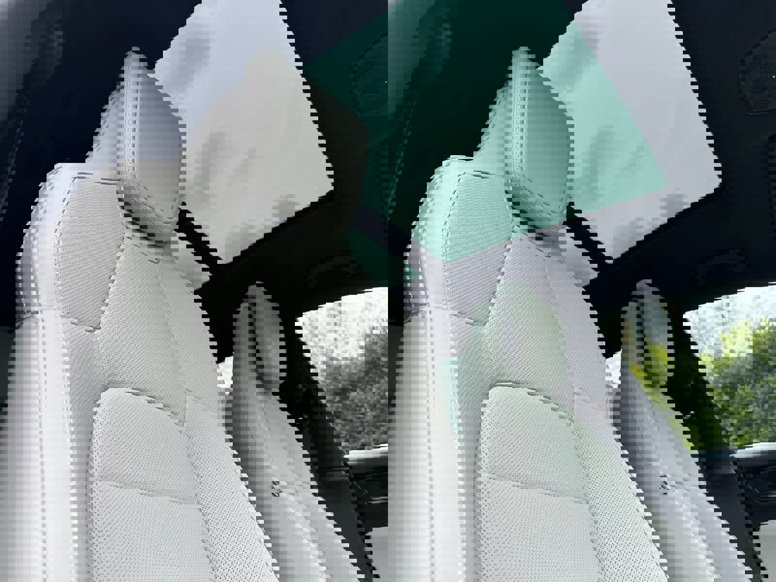 New 2026 Porsche Macan Electric RWD image 18