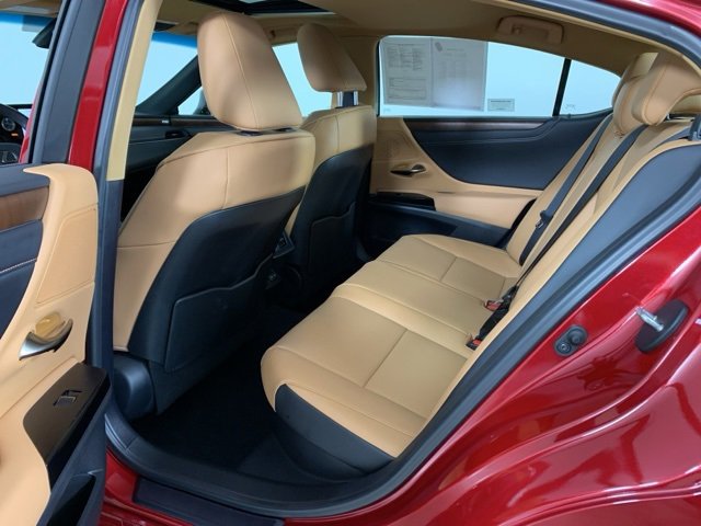 Used 2025 Lexus ES 300h 300h w/ Premium Package image 35