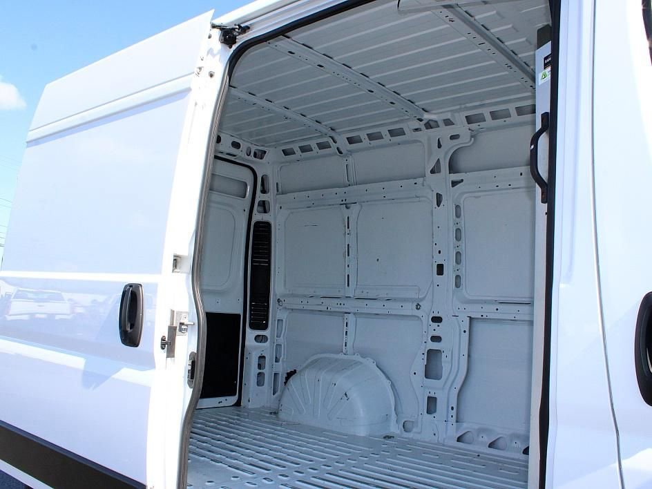Used 2023 RAM ProMaster 2500 w/ Convenience Group image 10