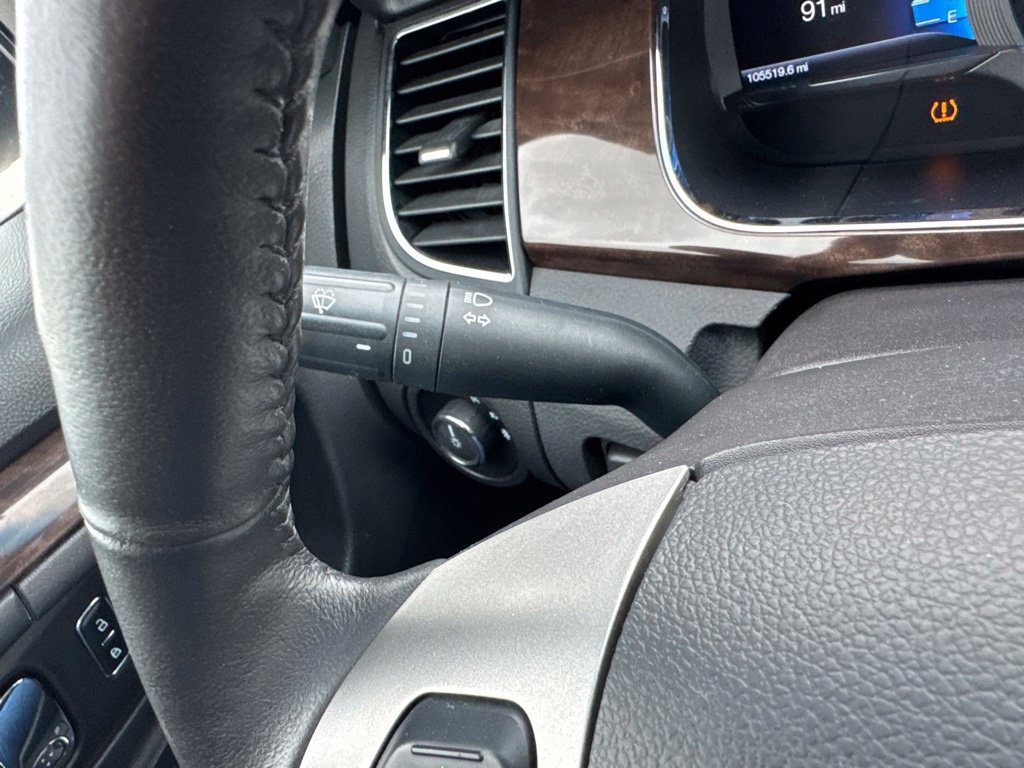 Used 2015 Ford Taurus Limited FWD image 23