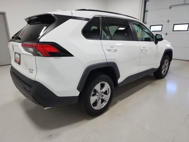 Used 2022 Toyota RAV4 XLE w/ Carpet Mat Package (TMS) image 11