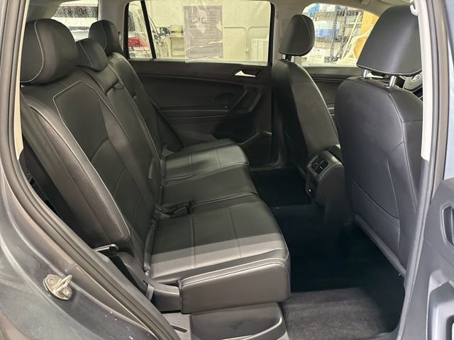 Certified 2021 Volkswagen Tiguan SE w/ Panoramic Sunroof Package image 24