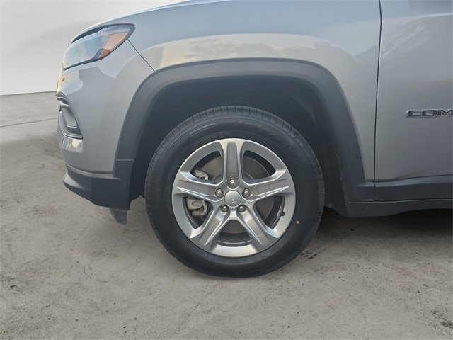 Used 2024 Jeep Compass Latitude image 14
