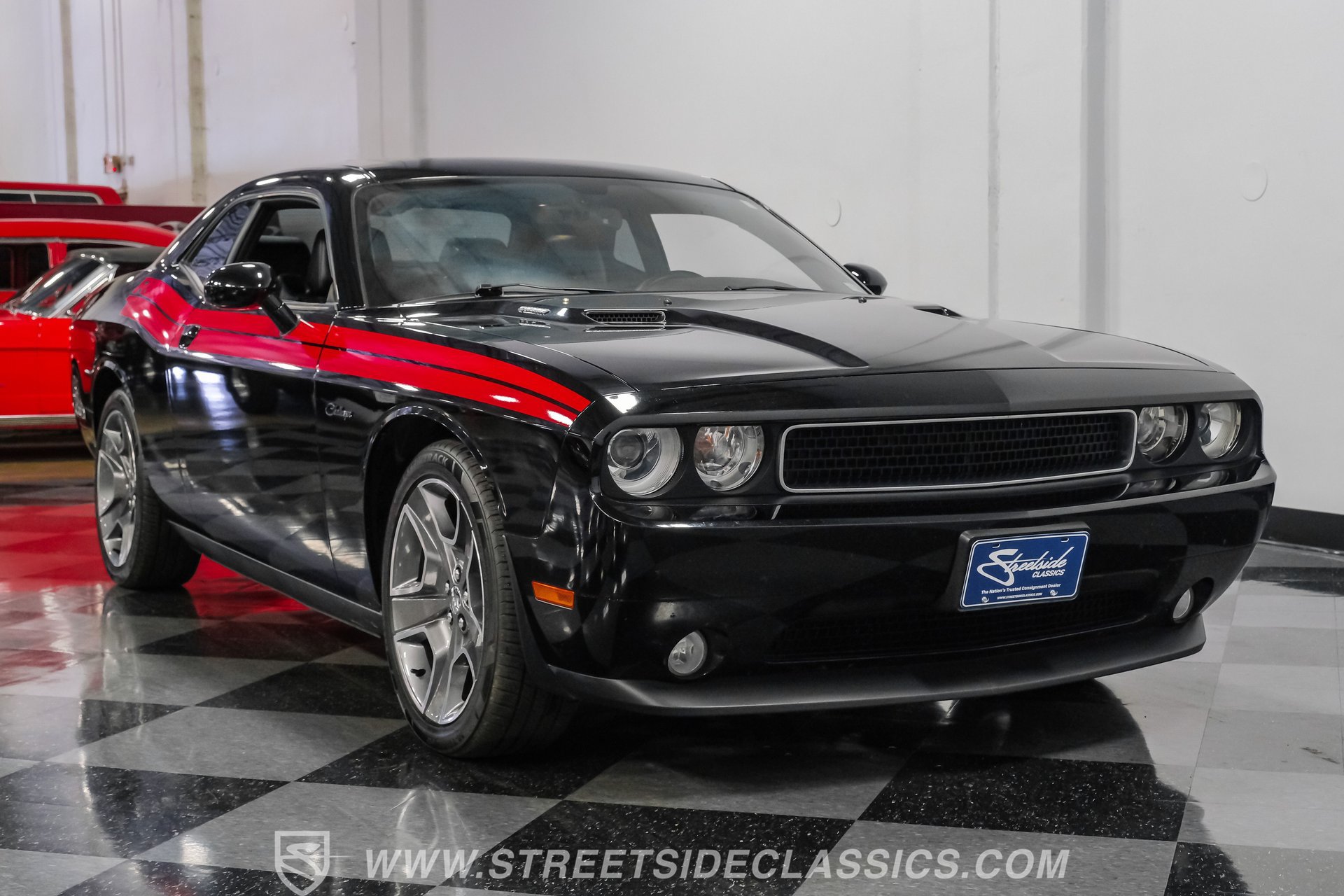 Used 2012 Dodge Challenger R/T RWD image 16