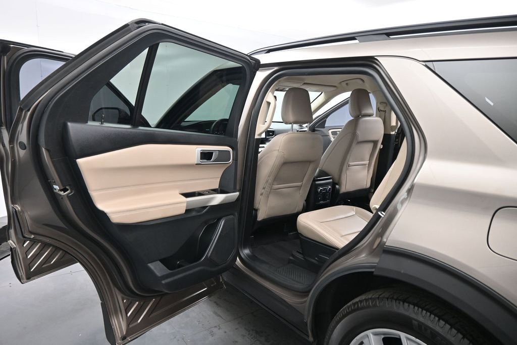 Certified 2021 Ford Explorer XLT w/ Equipment Group 202A RWD image 17