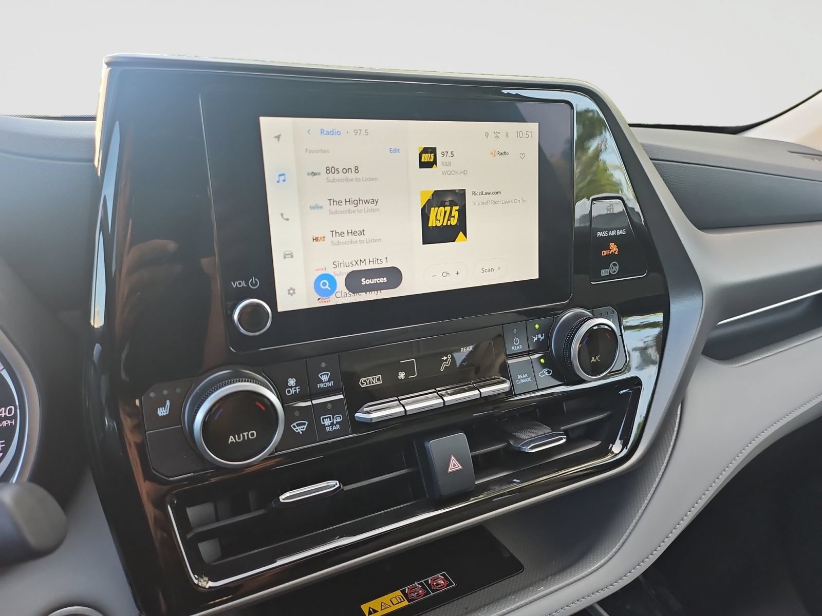Used 2025 Toyota Highlander XLE FWD image 27