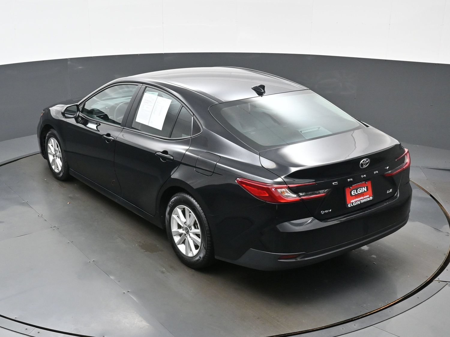 Used 2025 Toyota Camry LE FWD image 38