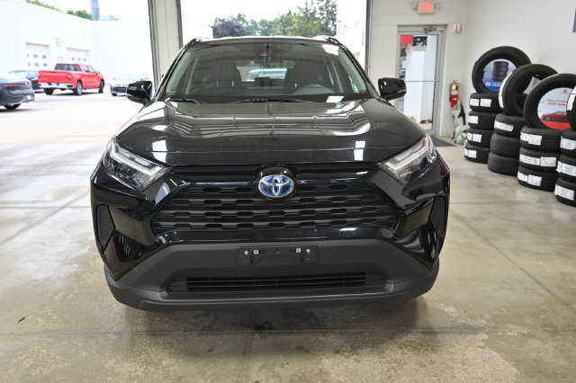 Used 2024 Toyota RAV4 XLE AWD/4WD image 2