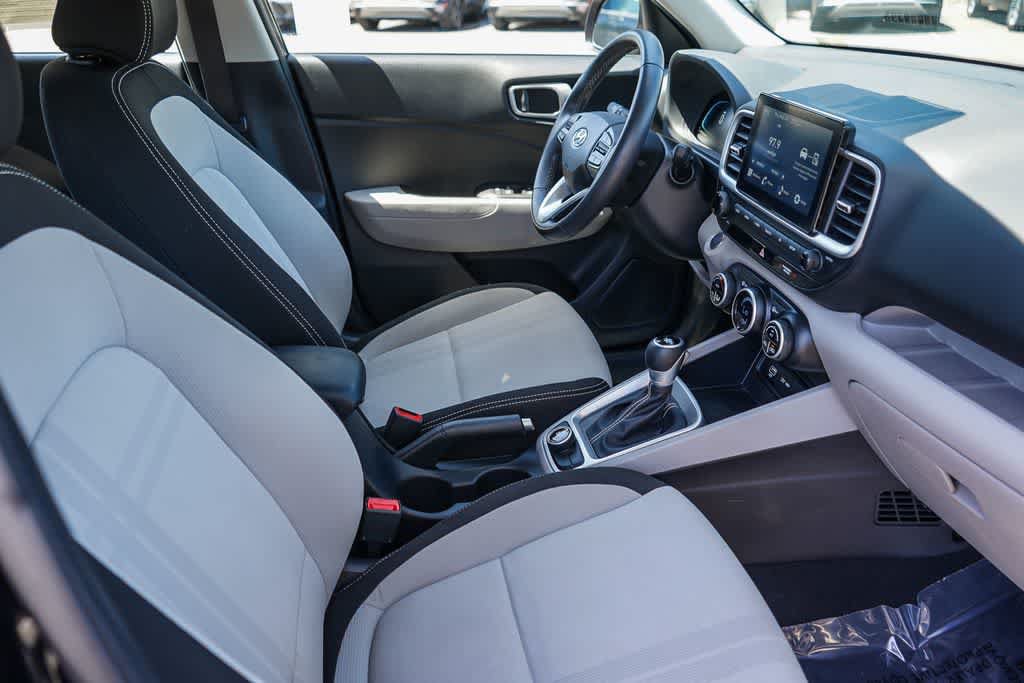 Certified 2024 Hyundai Venue SEL FWD image 17