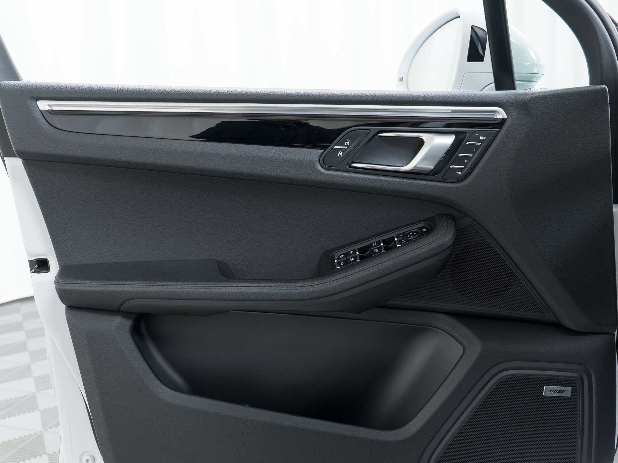 Certified 2023 Porsche Macan AWD/4WD image 14