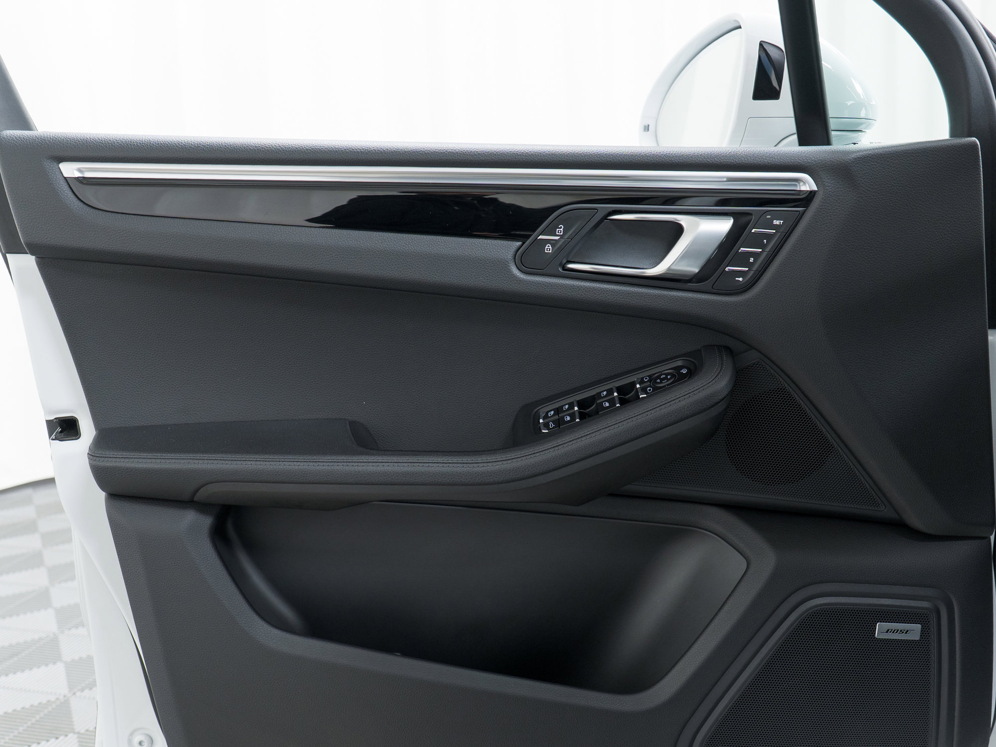 Certified 2023 Porsche Macan image 14