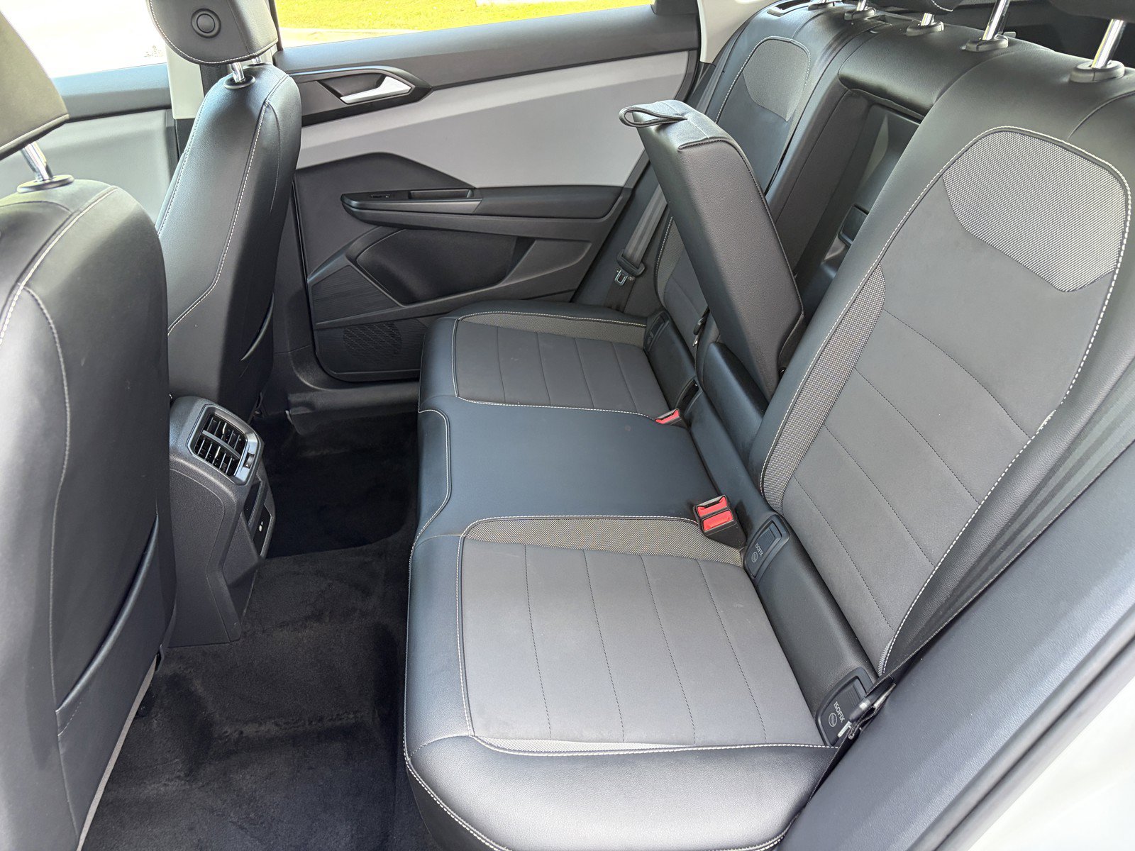 Used 2022 Volkswagen Taos SE AWD/4WD image 9