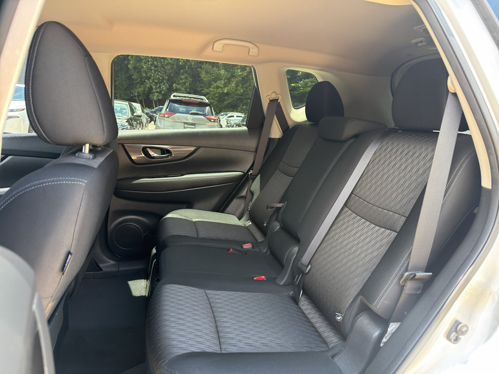 Used 2017 Nissan Rogue SV w/ SV Premium Package FWD image 14