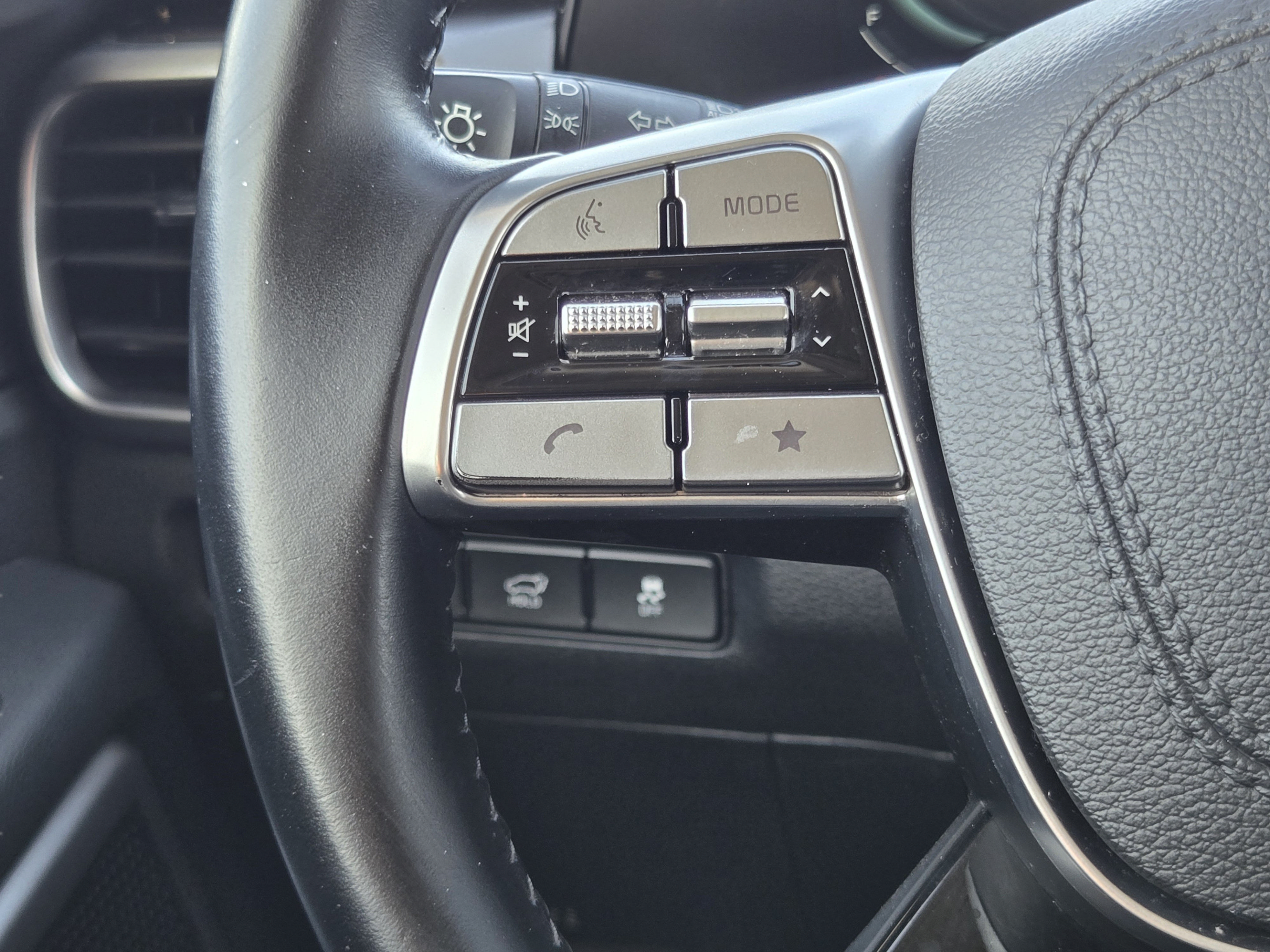 Used 2025 Kia Telluride S FWD image 25