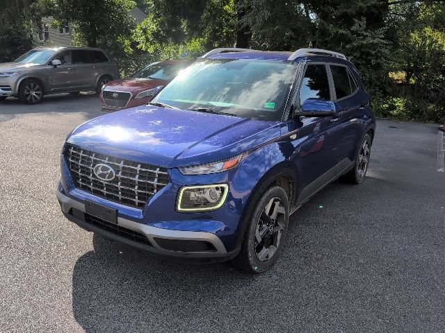 Used 2023 Hyundai Venue Limited w/ Cargo Package FWD image 3