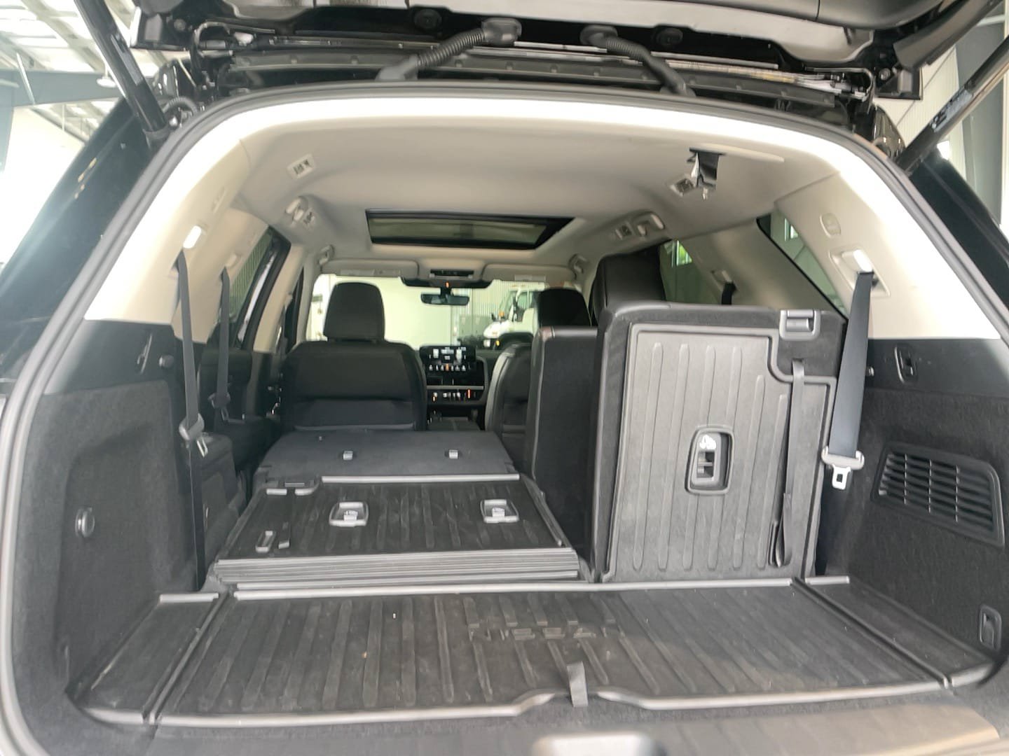 Used 2024 Nissan Pathfinder Platinum w/ Cargo Package AWD/4WD image 19