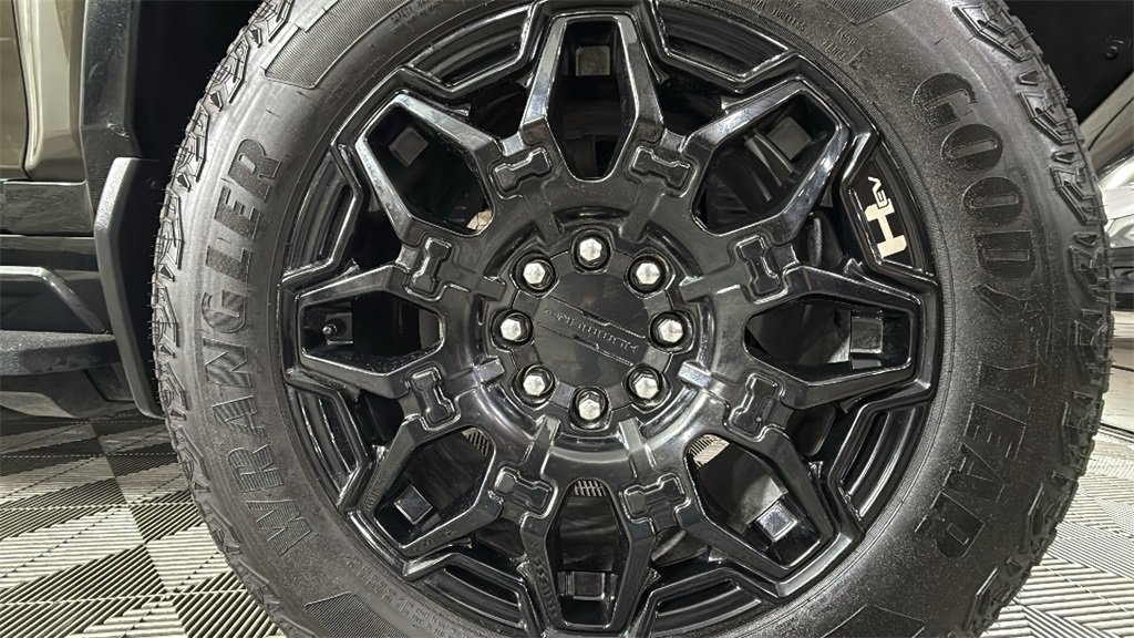 Certified 2025 GMC Hummer EV 2X w/ LPO, Cargo Utility Package image 40