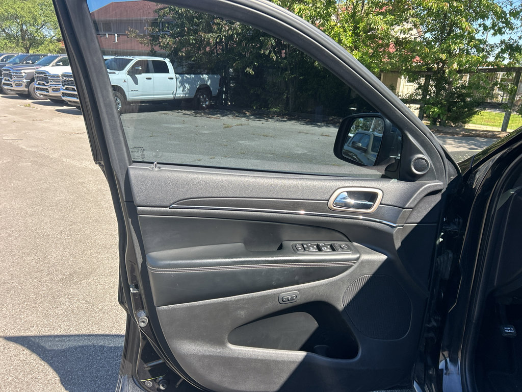 Used 2015 Jeep Grand Cherokee Limited AWD/4WD image 21