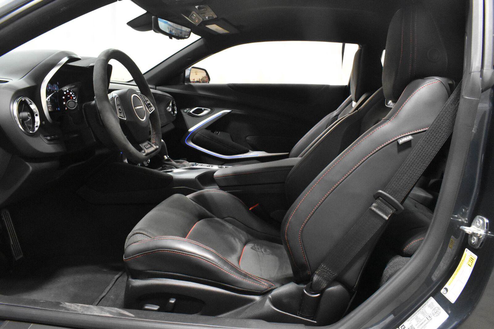 Used 2022 Chevrolet Camaro ZL1 RWD image 3