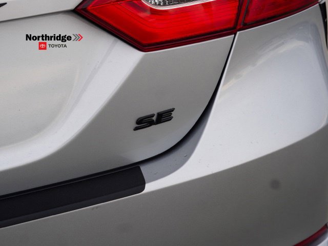 Used 2020 Toyota Camry SE w/ Carpet Mat Package FWD image 9