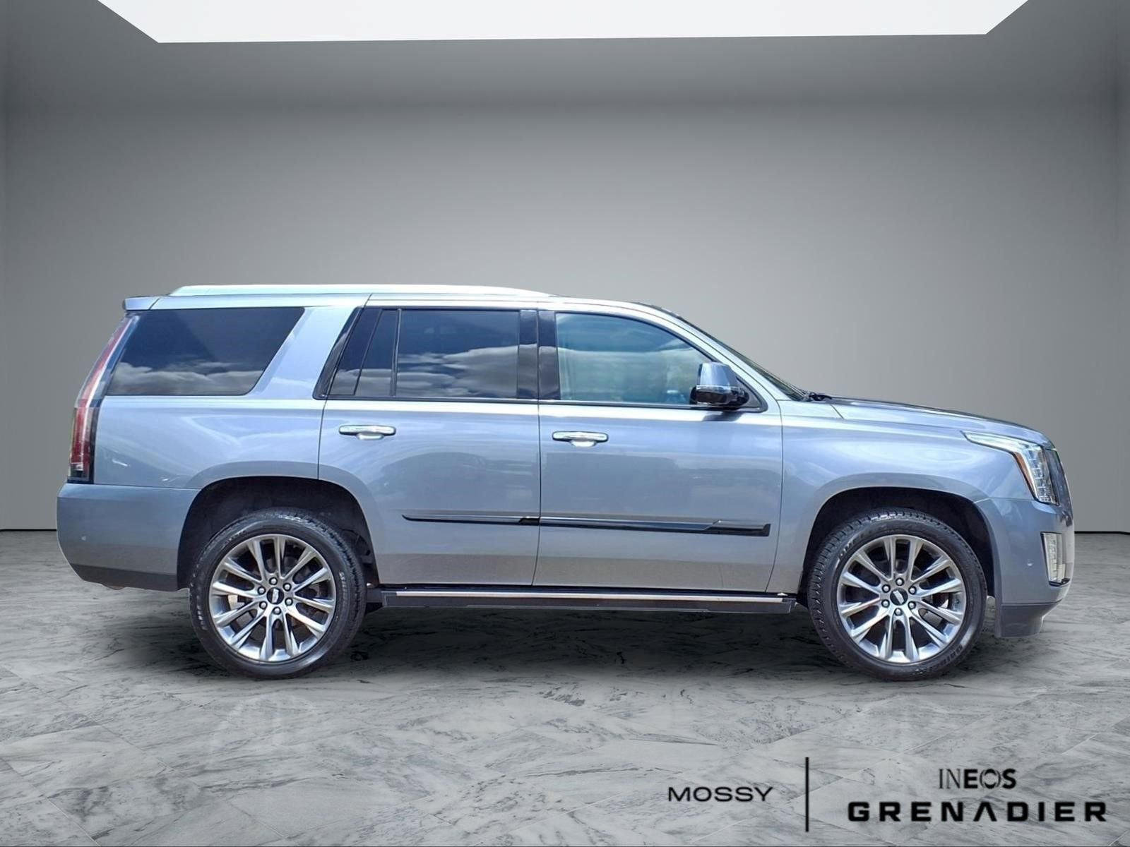 Used 2020 Cadillac Escalade Premium Luxury w/ Escalade Sport Edition AWD/4WD image 8